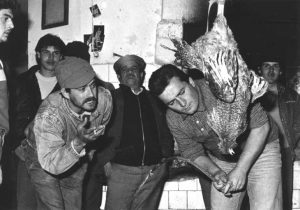 Il gioco del gallo a Calvello, Vigilia di Sant'Antonio Abate 1985 - Foto Angelo Saponara (Archivio Vincenzo Maria Spera)