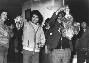 Il gioco del gallo a Calvello, Vigilia di Sant'Antonio Abate 1985 - Foto Angelo Saponara (Archivio Vincenzo Maria Spera)