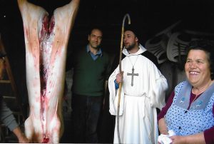 Colli a Volturno - La concomitanza del rito dell'uccisione del maiale alla questua delle bande