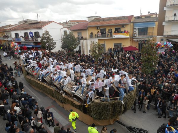 Festa di Sant'Antonio Abate a Macerata Campania - La sfilata dei Carri di Sant'Antuono